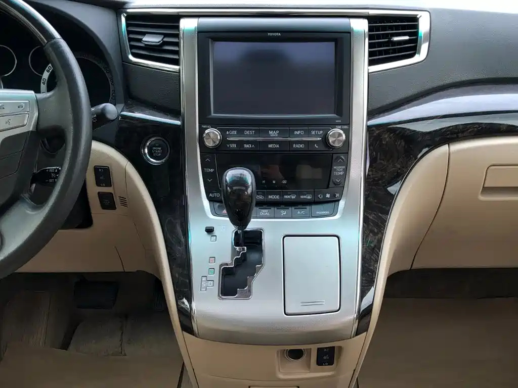TOYOTA ALPHARD 2012