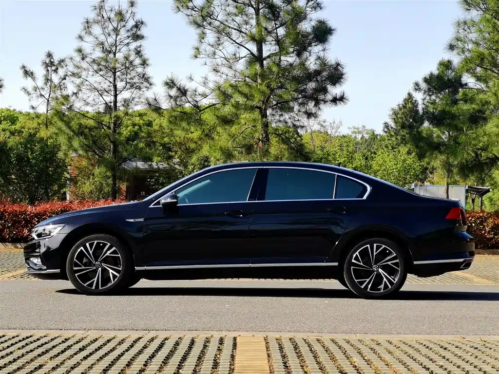 VOLKSWAGEN MAGOTAN 2022
