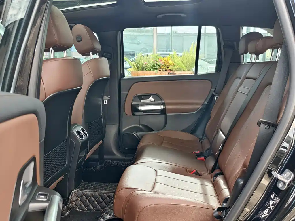 MERCEDES BENZ GLB 2024