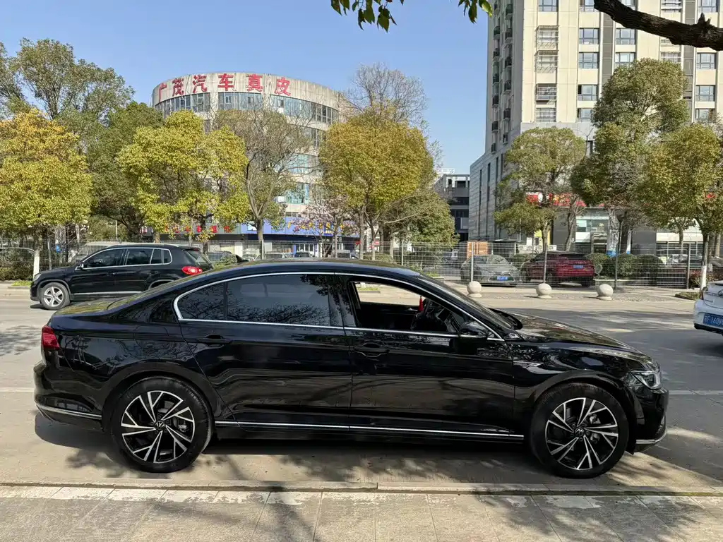 VOLKSWAGEN MAGOTAN 2022