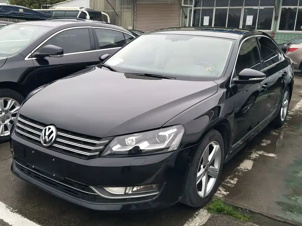 VOLKSWAGEN PASSAT 2011