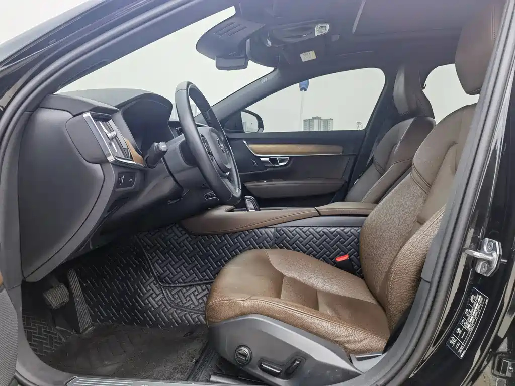 VOLVO S90 2020