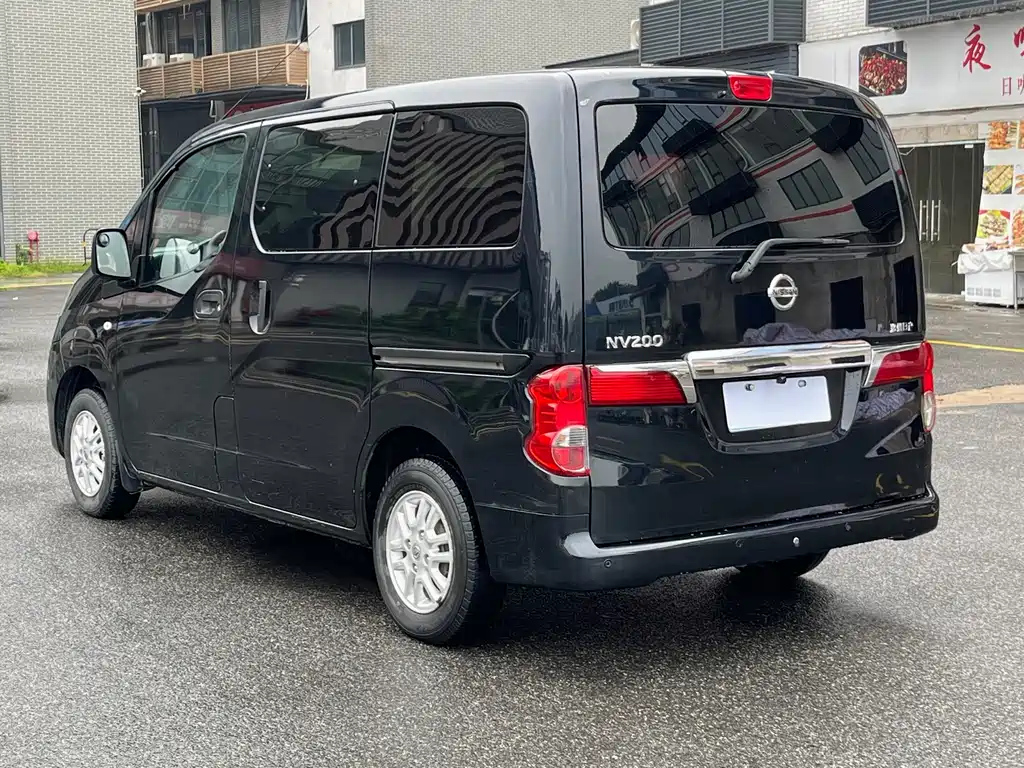 NISSAN NV200 2013