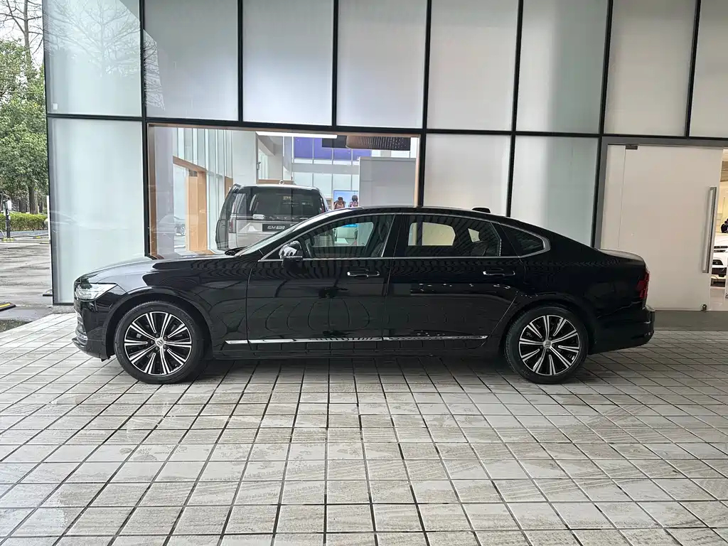 VOLVO S90 2021