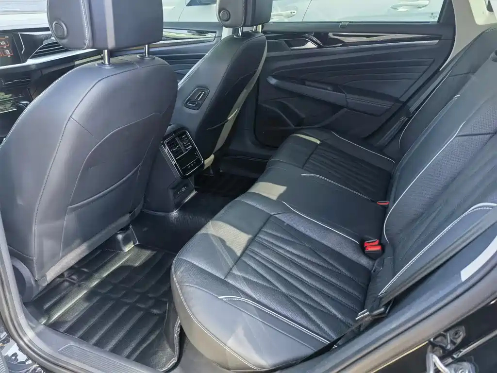VOLKSWAGEN PASSAT 2022