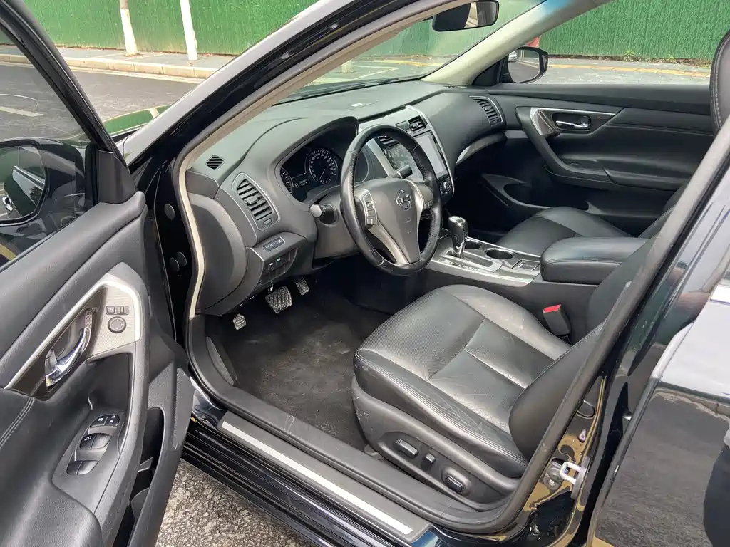 NISSAN TEANA 2015