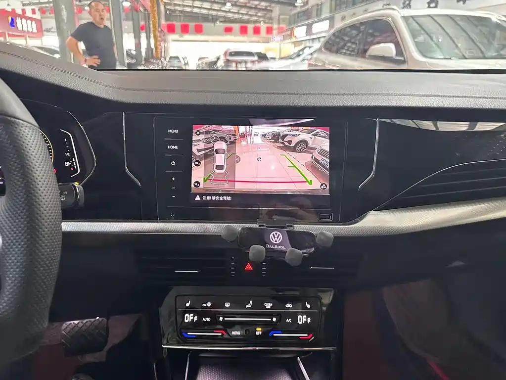 VOLKSWAGEN PASSAT 2023