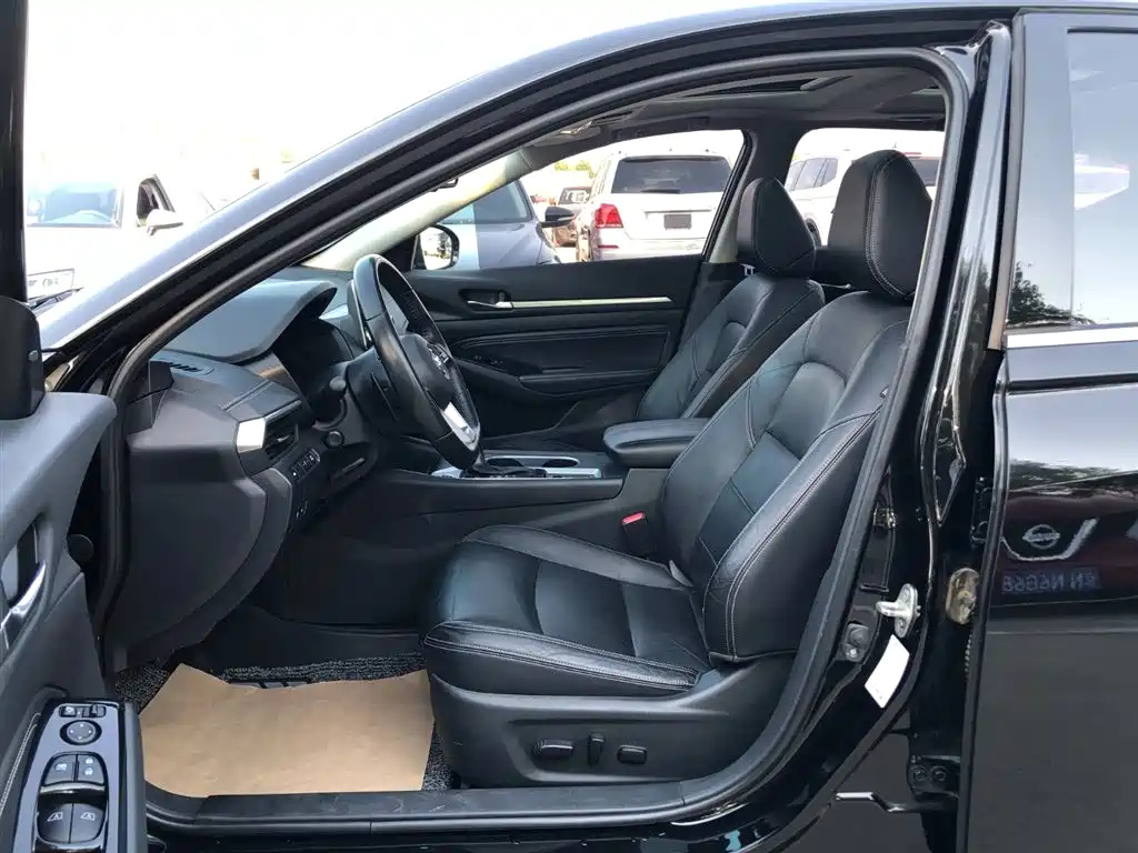 NISSAN TEANA 2020