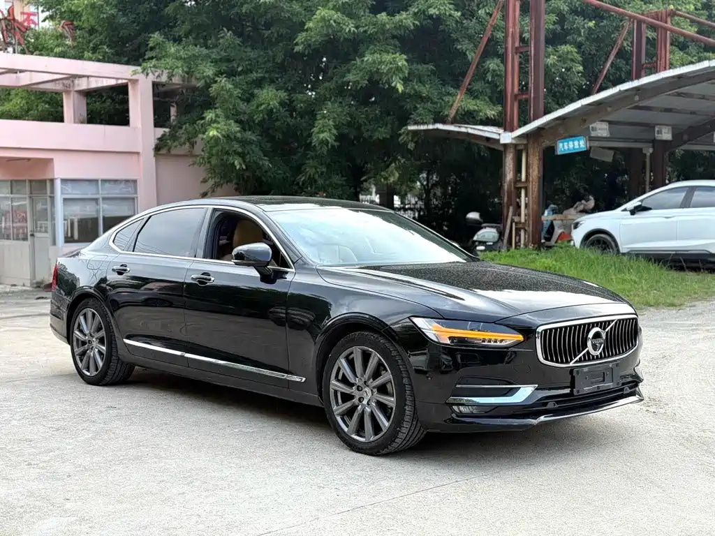 VOLVO S90 2017