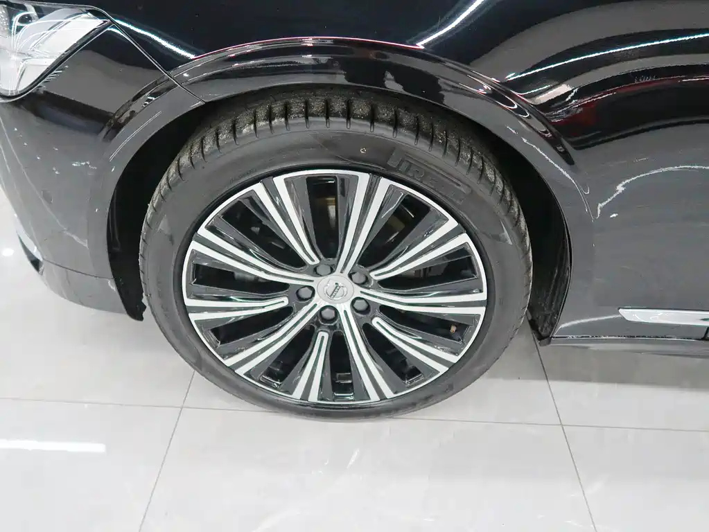 VOLVO S90 2023