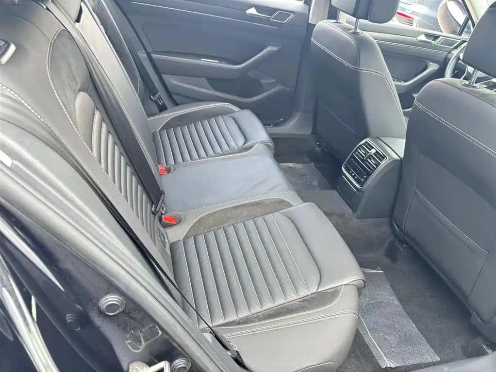 VOLKSWAGEN MAGOTAN 2020