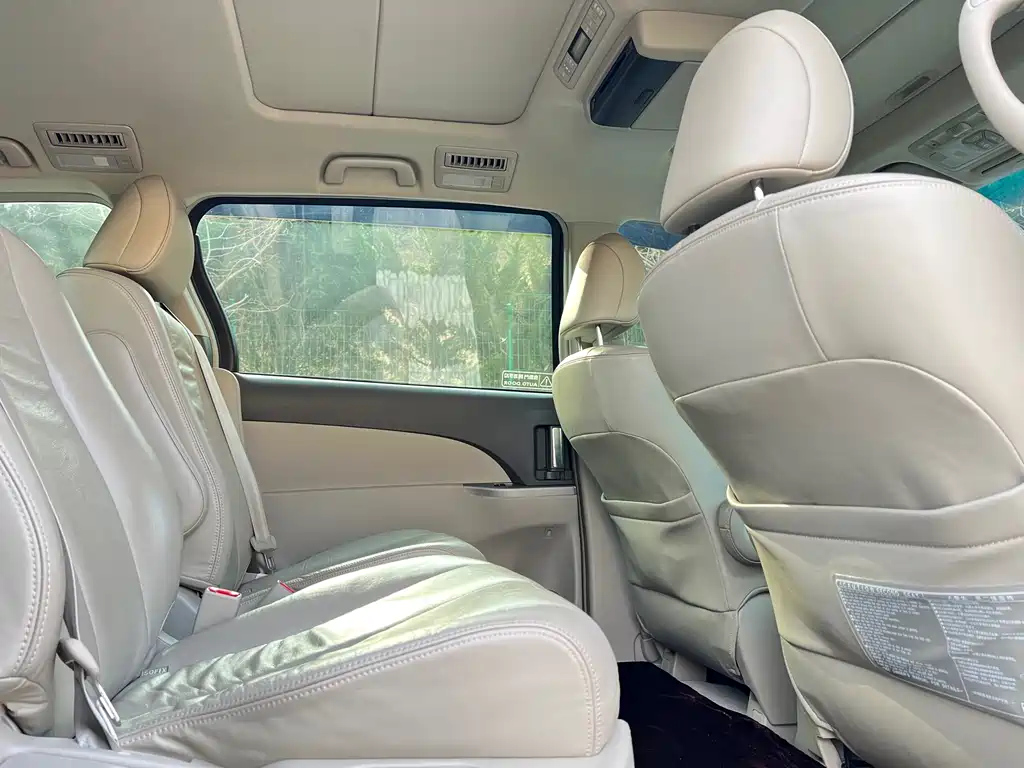 TOYOTA PREVIA 2011