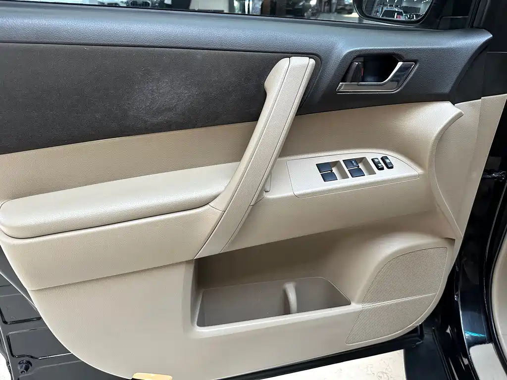 TOYOTA HIGHLANDER 2015
