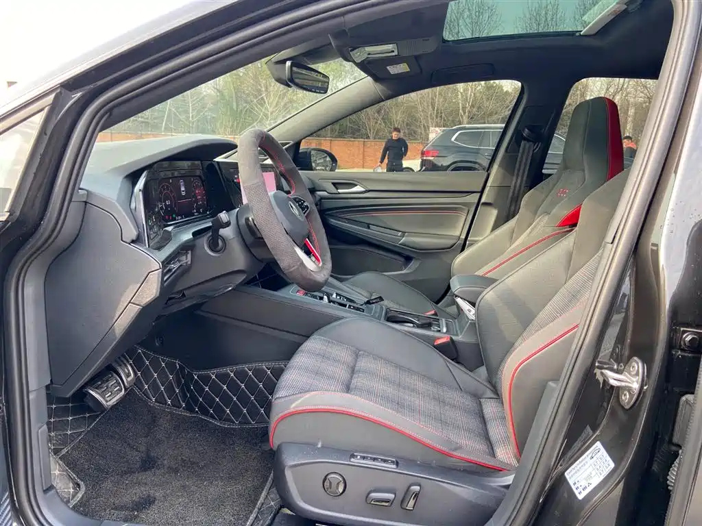 VOLKSWAGEN GOLF 2022