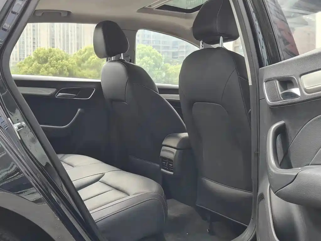 ROEWE I6 NEW ENERGY 2020