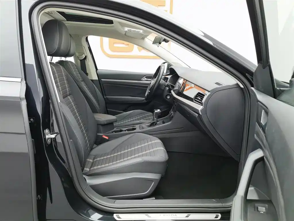 VOLKSWAGEN LAVIDA 2022