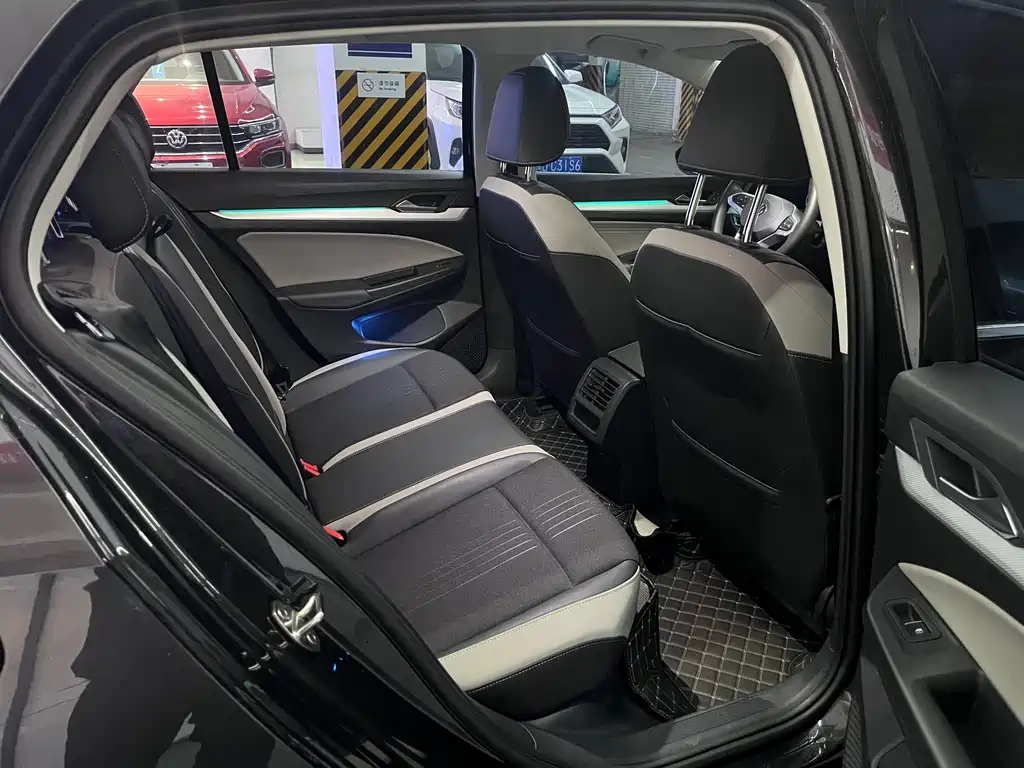 VOLKSWAGEN GOLF 2022