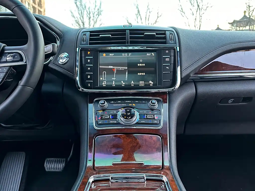 LINCOLN CONTINENTAL 2018
