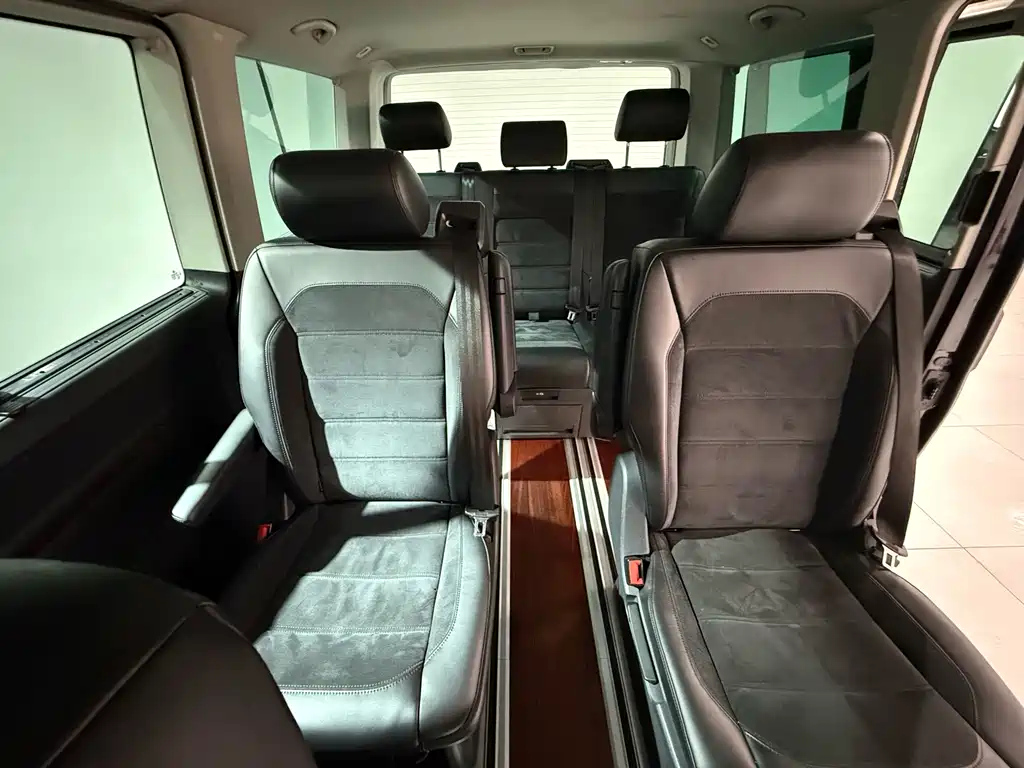 VOLKSWAGEN MULTIVAN 2018