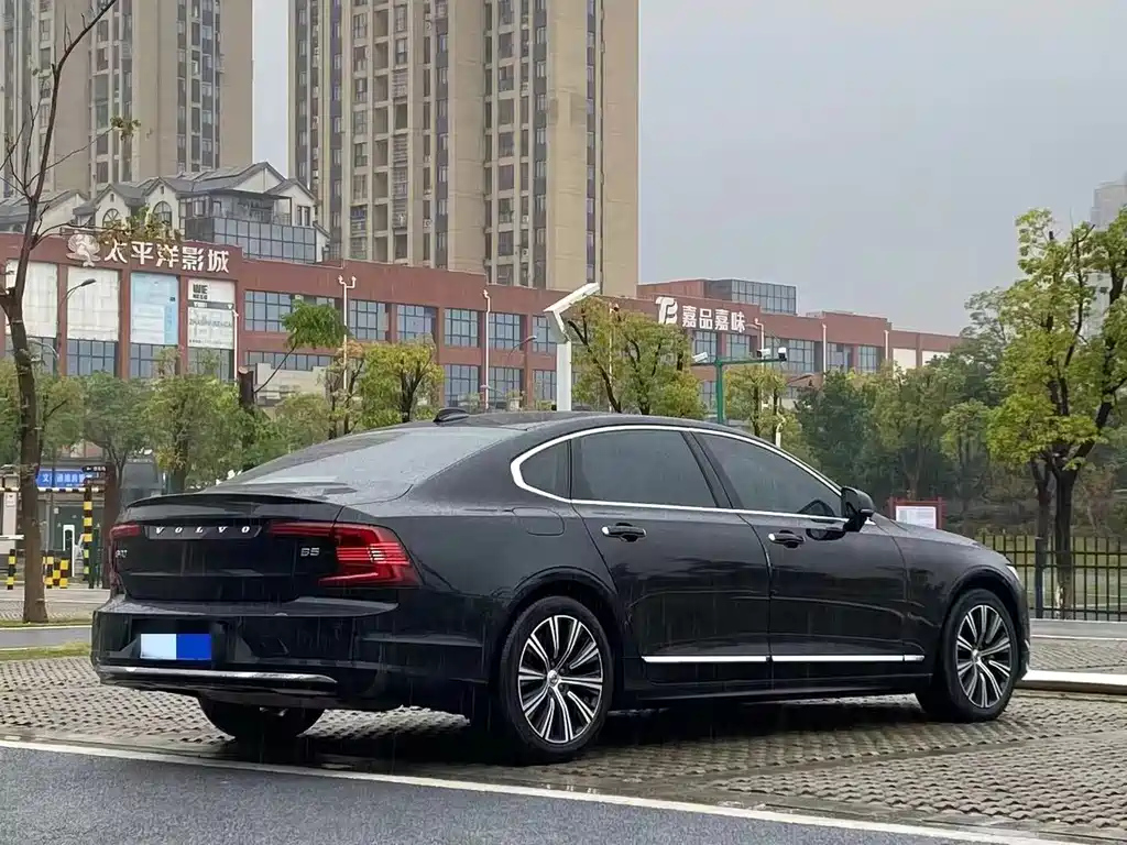 VOLVO S90 2024