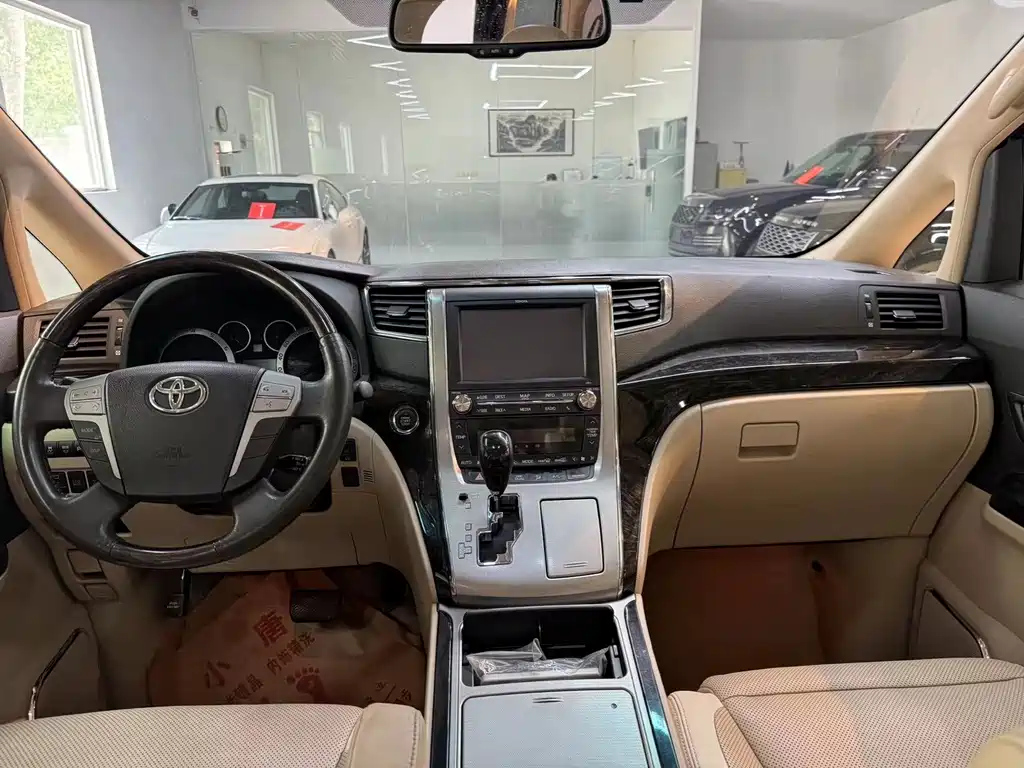 TOYOTA ALPHARD 2015