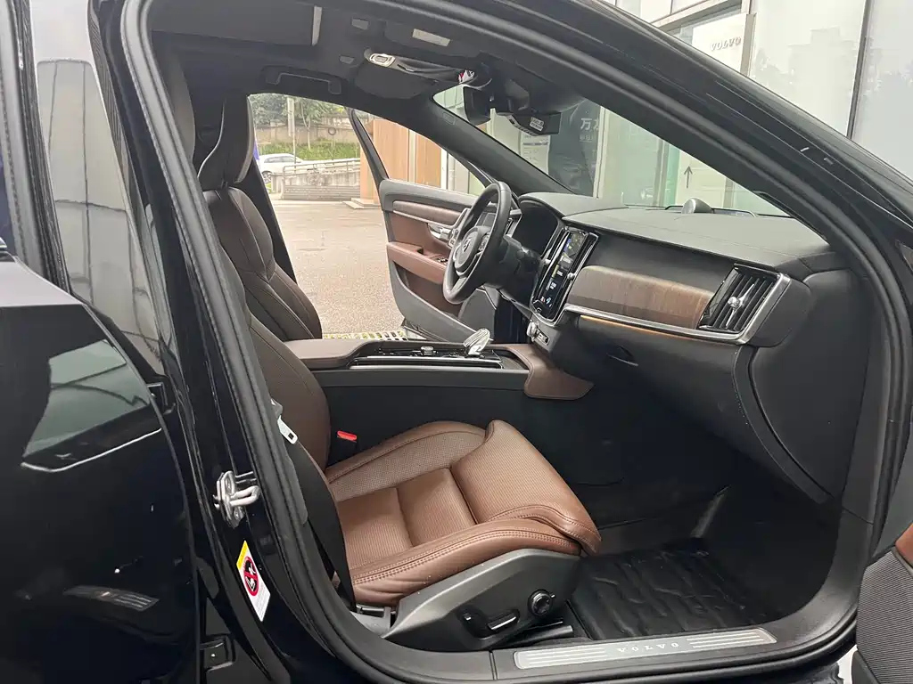 VOLVO S90 2021