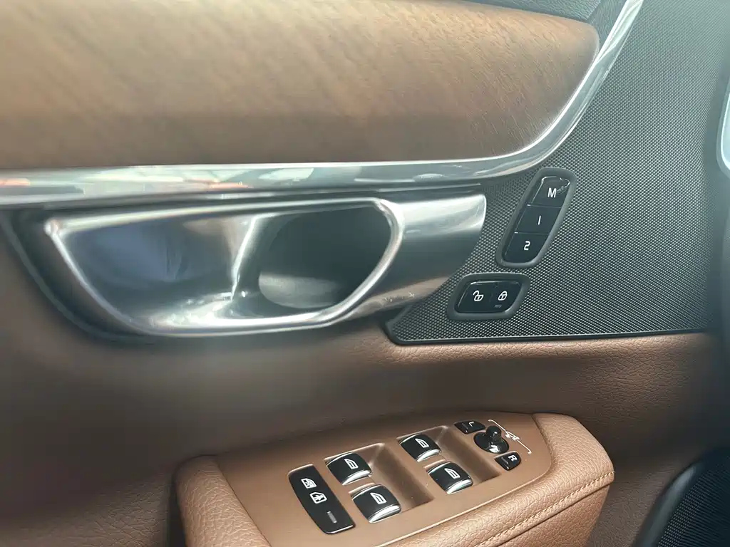 VOLVO S90 2020