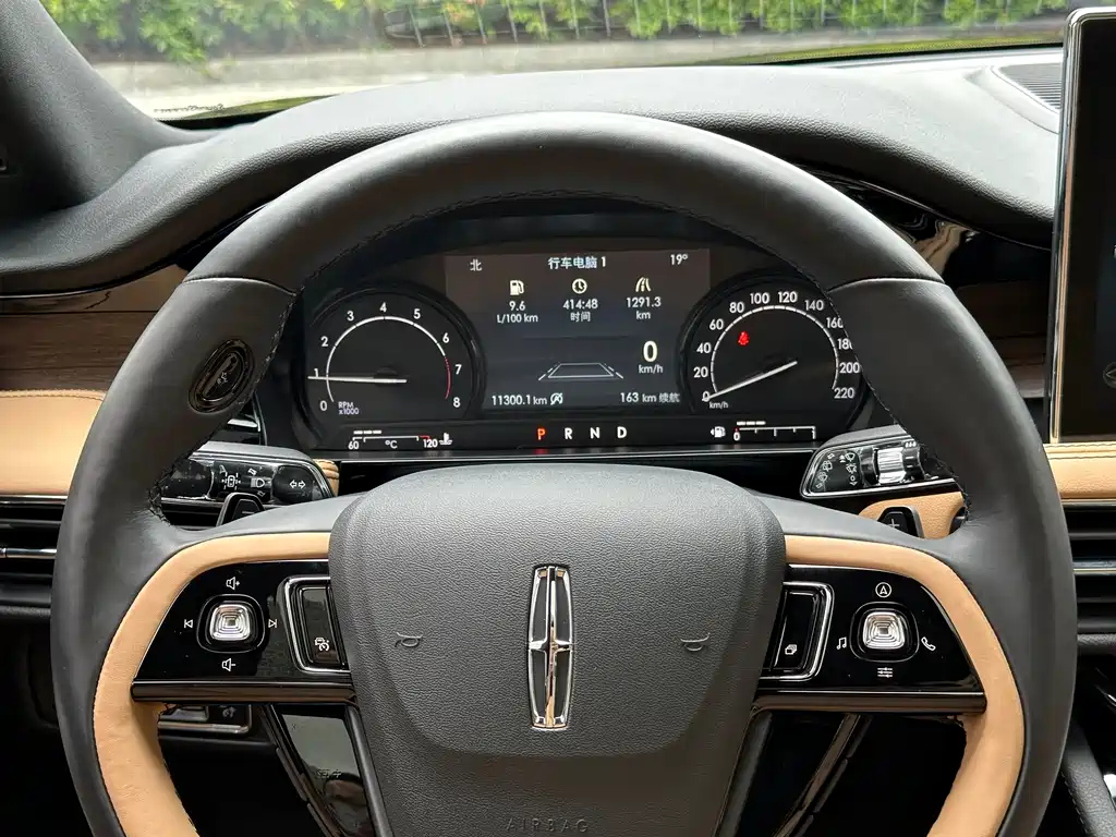 LINCOLN ADVENTURER 2021
