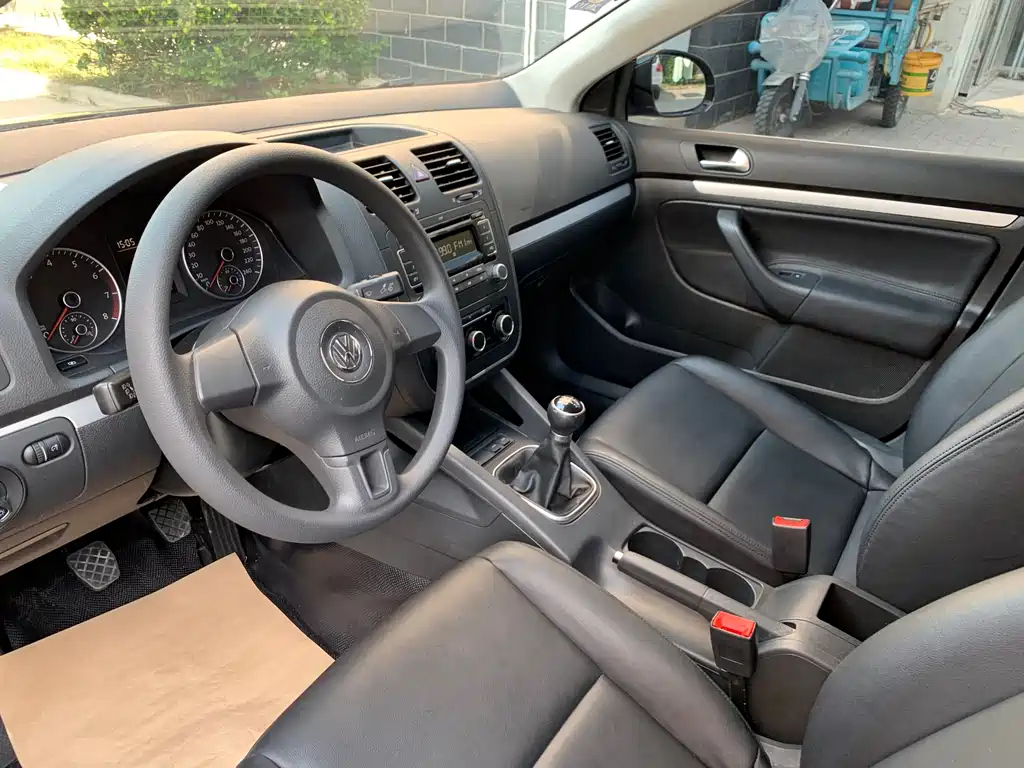 VOLKSWAGEN SAGITAR 2011