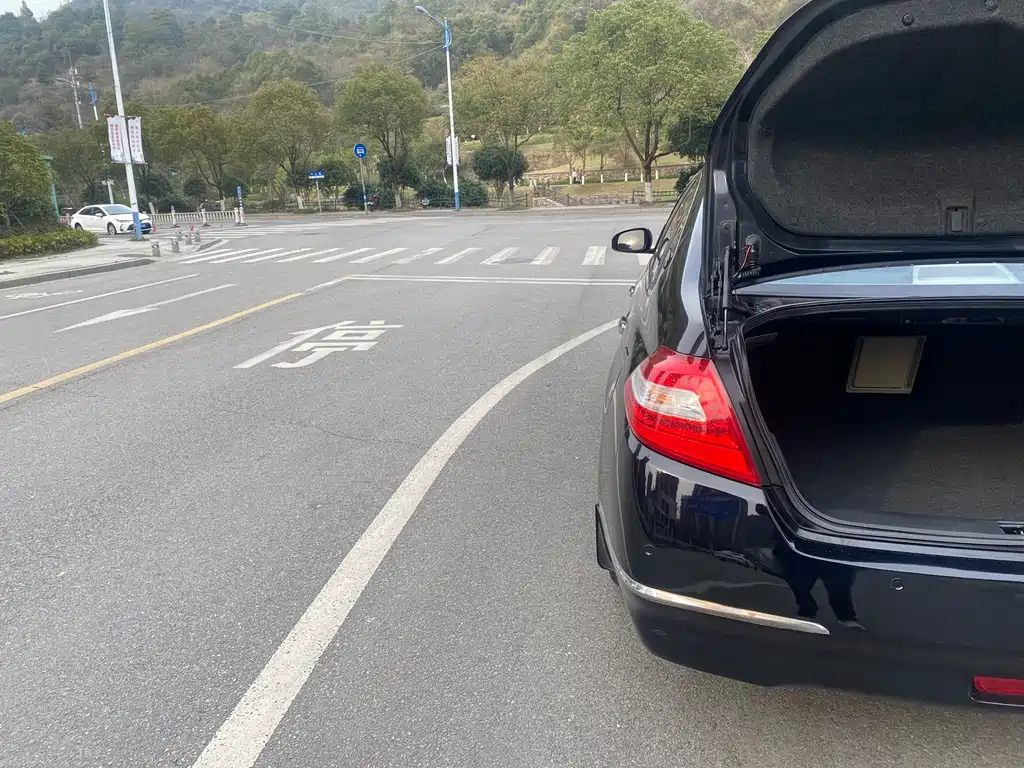 NISSAN TEANA 2010