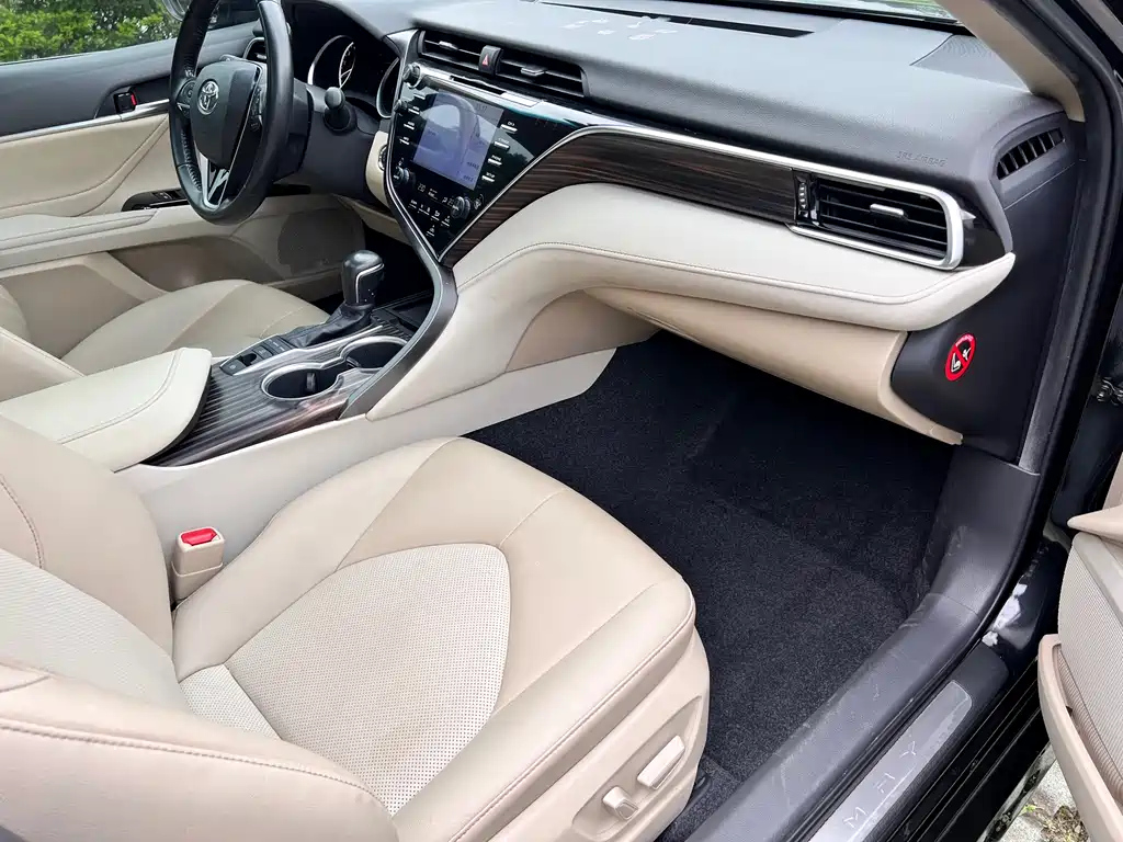 TOYOTA CAMRY 2018