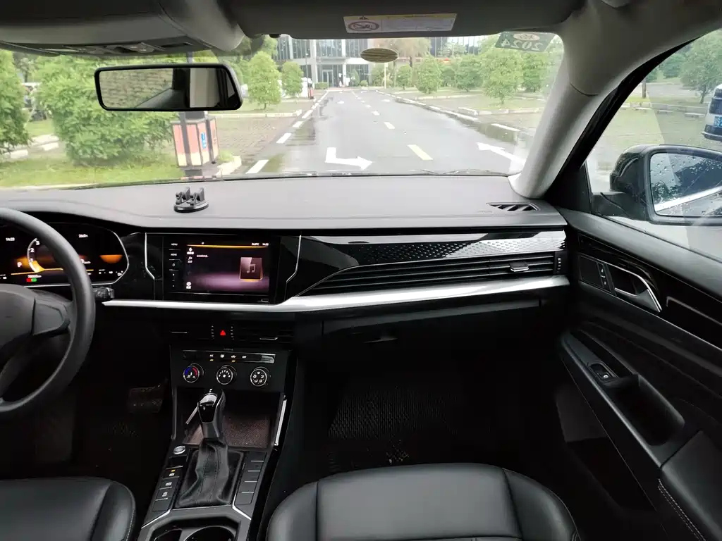 VOLKSWAGEN PASSAT 2022