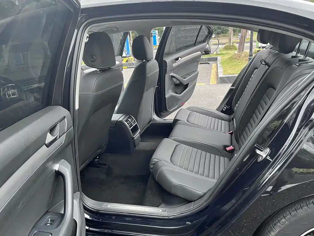 VOLKSWAGEN MAGOTAN 2020
