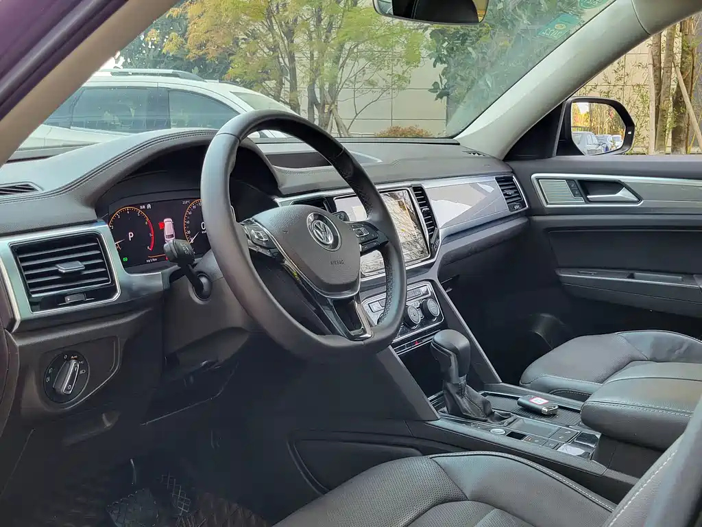 VOLKSWAGEN TOURAN 2020
