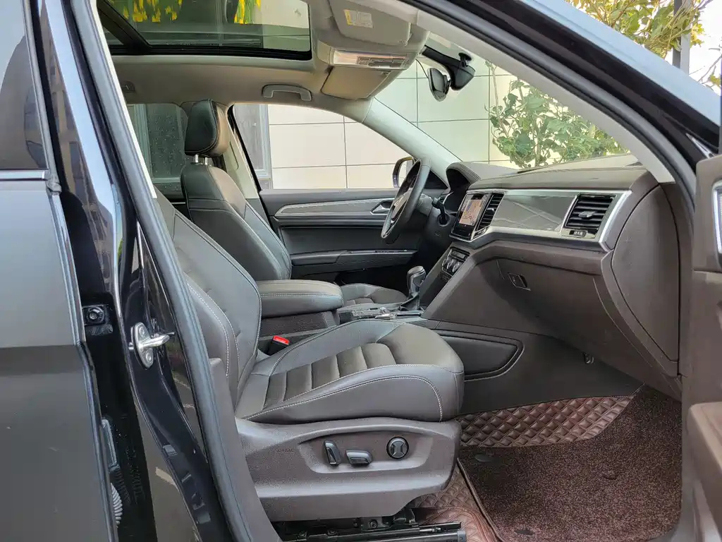 VOLKSWAGEN TOURAN 2020