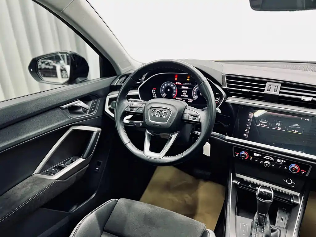 AUDI Q3 2021