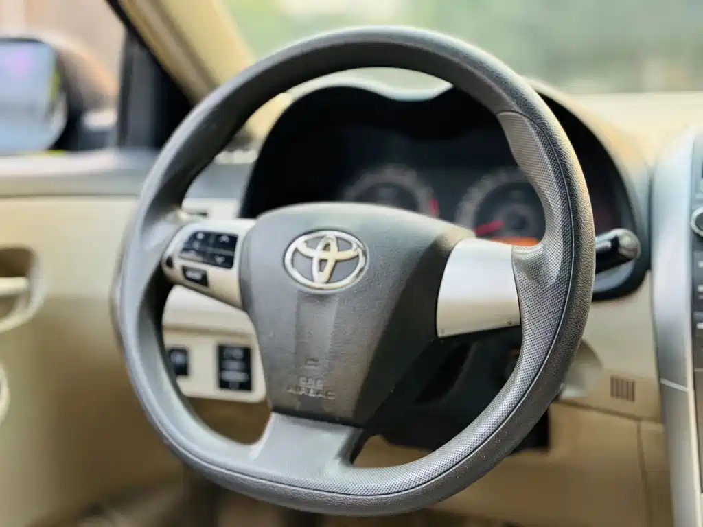 TOYOTA COROLLA 2013