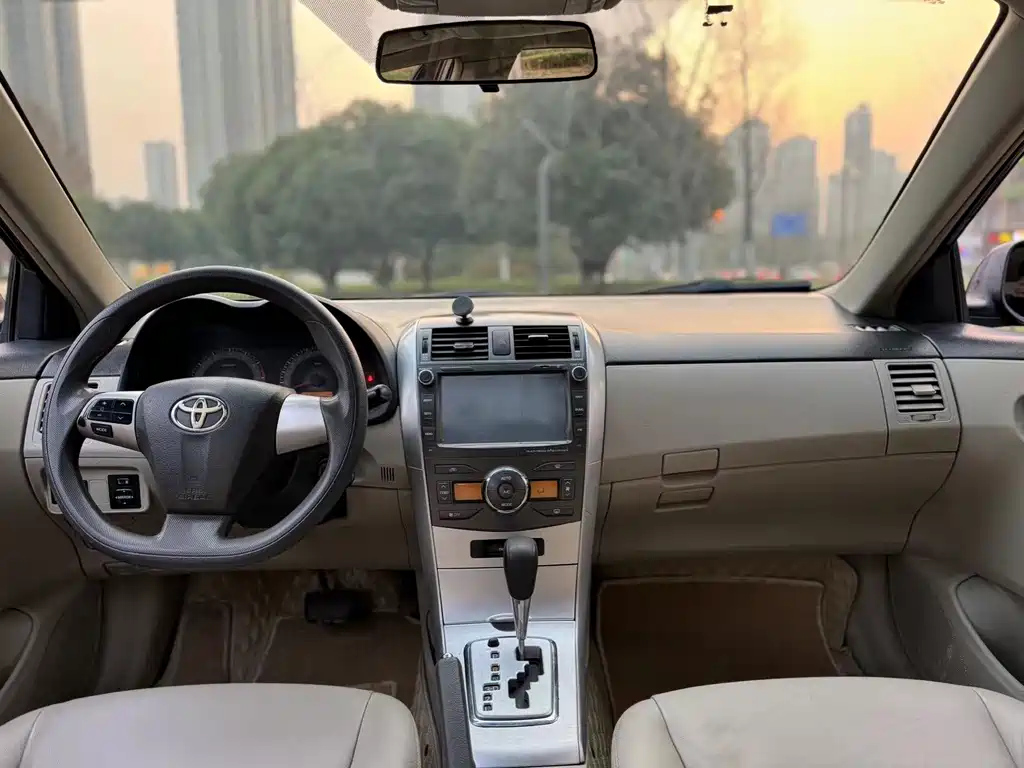 TOYOTA COROLLA 2013