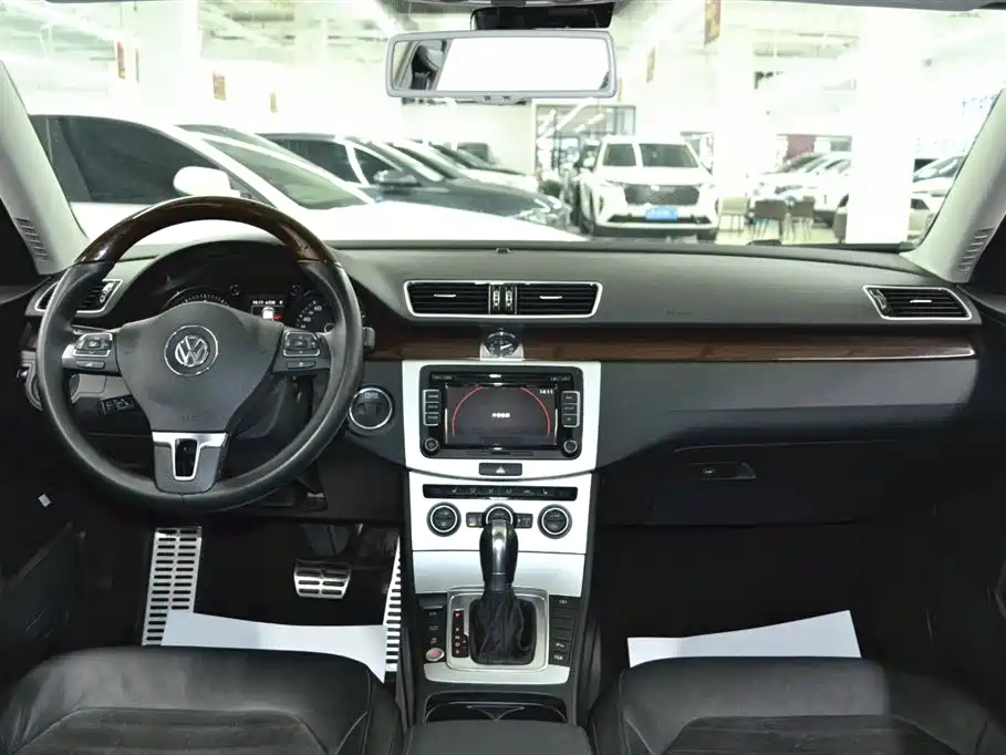 VOLKSWAGEN MAGOTAN 2014