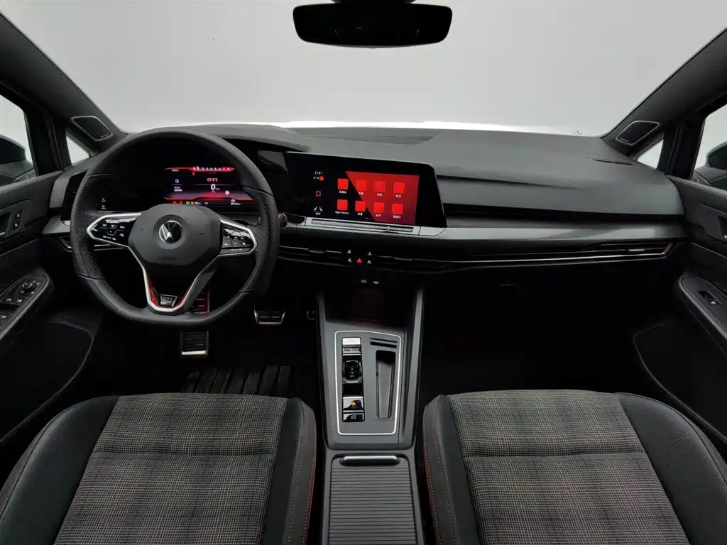 VOLKSWAGEN GOLF 2022