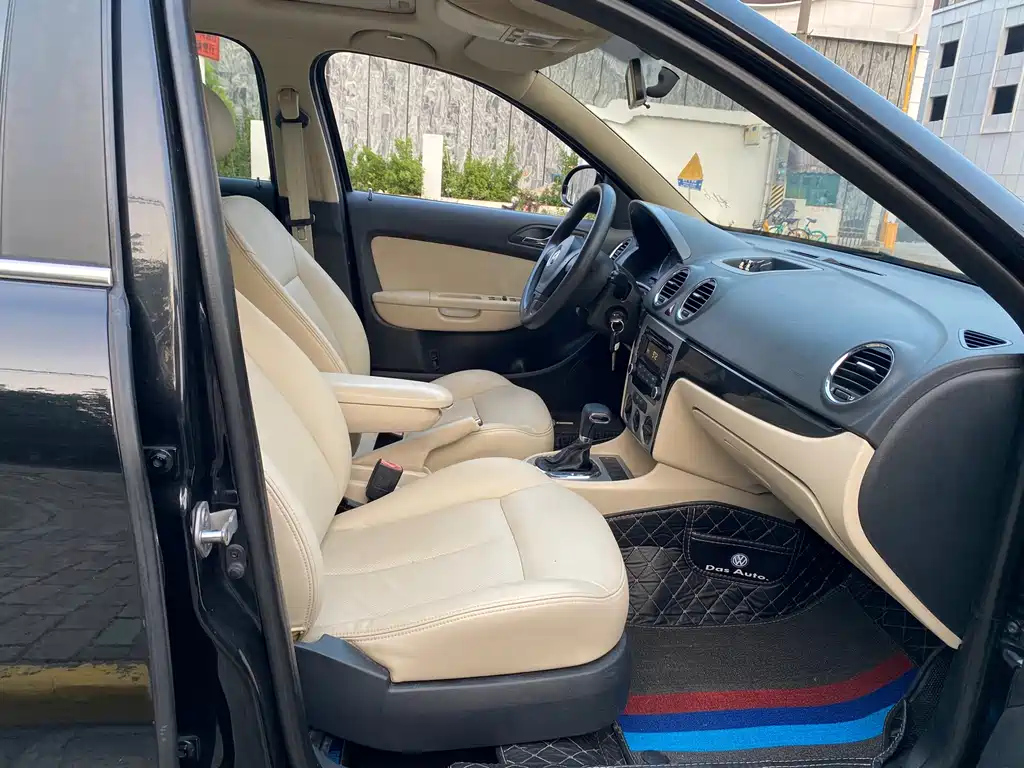 VOLKSWAGEN LAVIDA 2012