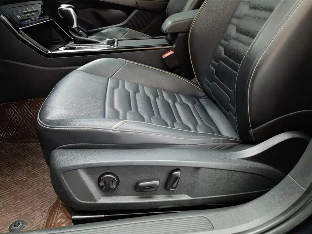 VOLKSWAGEN PASSAT 2021