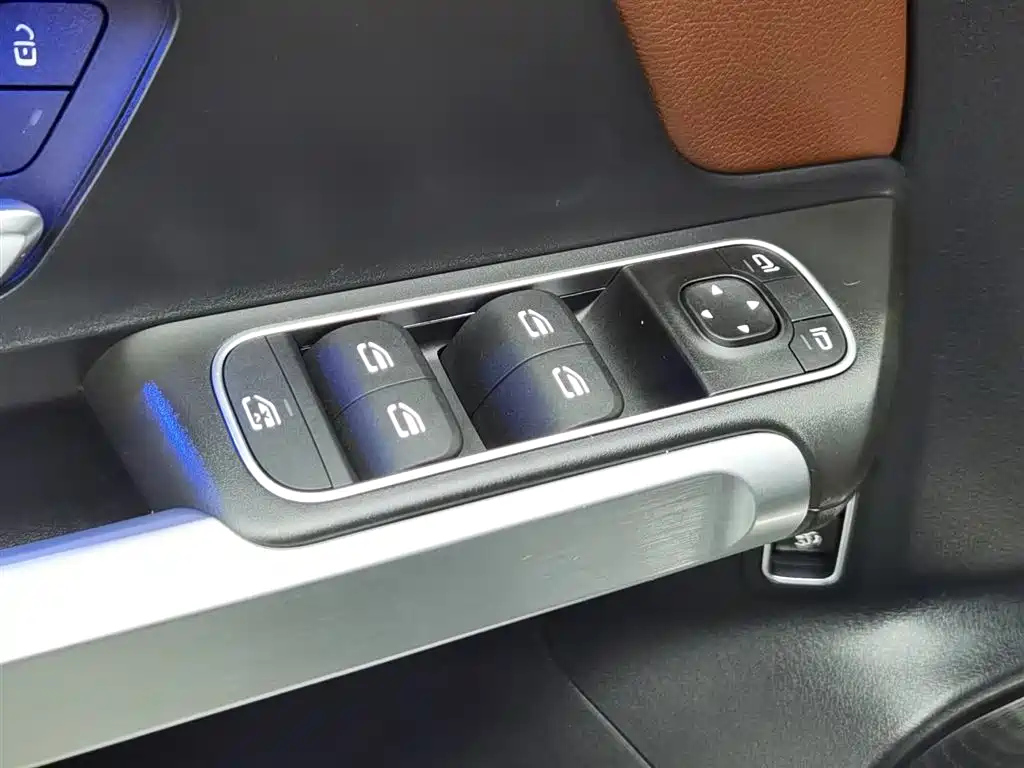 MERCEDES BENZ GLB 2021