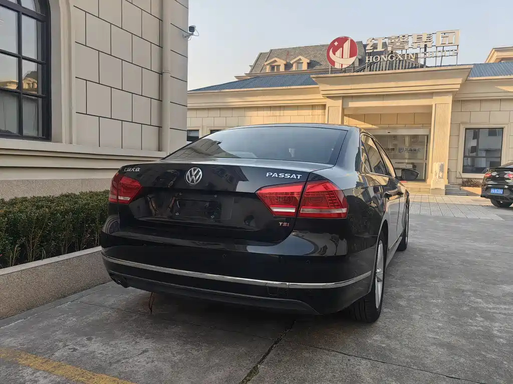 VOLKSWAGEN PASSAT 2013