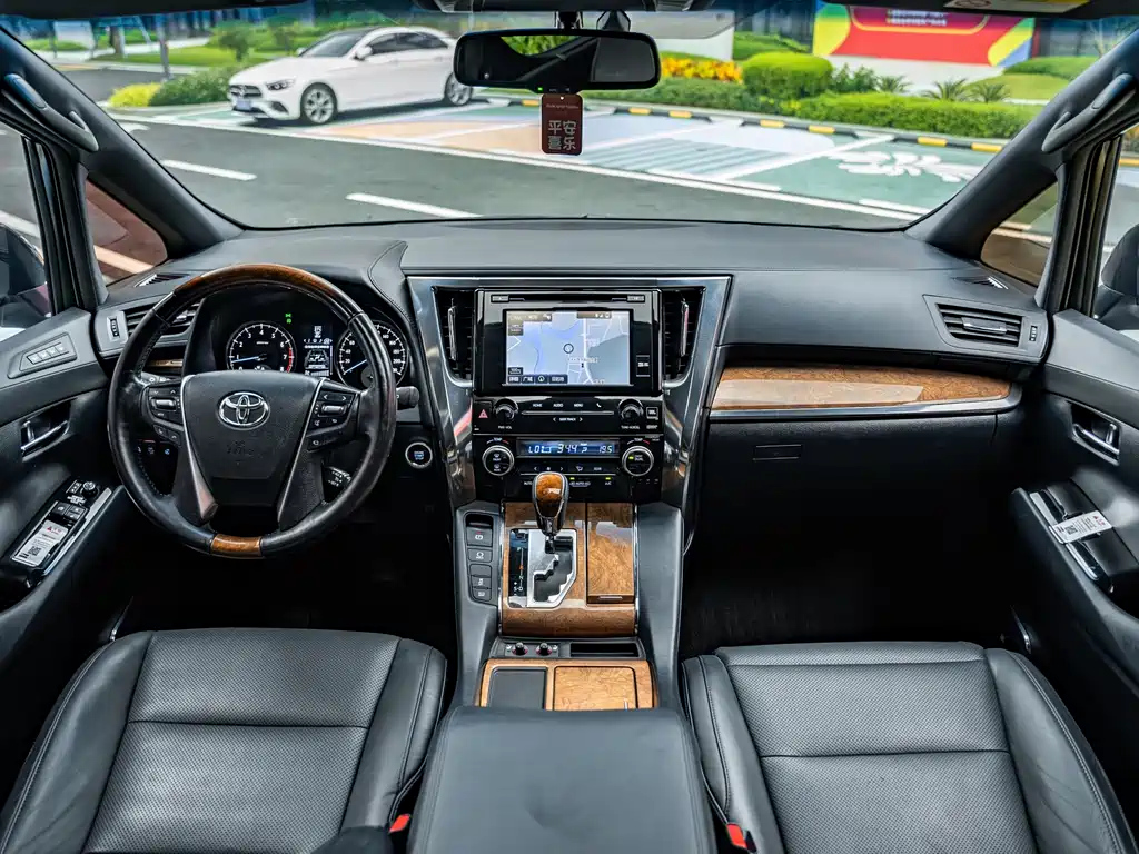 TOYOTA ALPHARD 2018