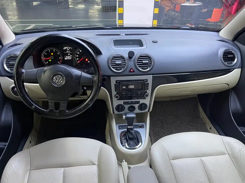 VOLKSWAGEN LAVIDA 2010