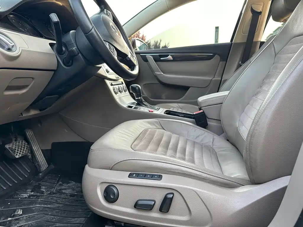 VOLKSWAGEN MAGOTAN 2012