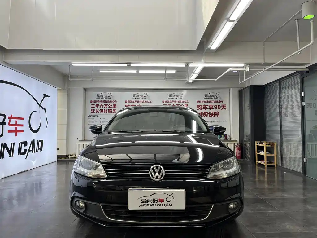 VOLKSWAGEN SAGITAR 2012