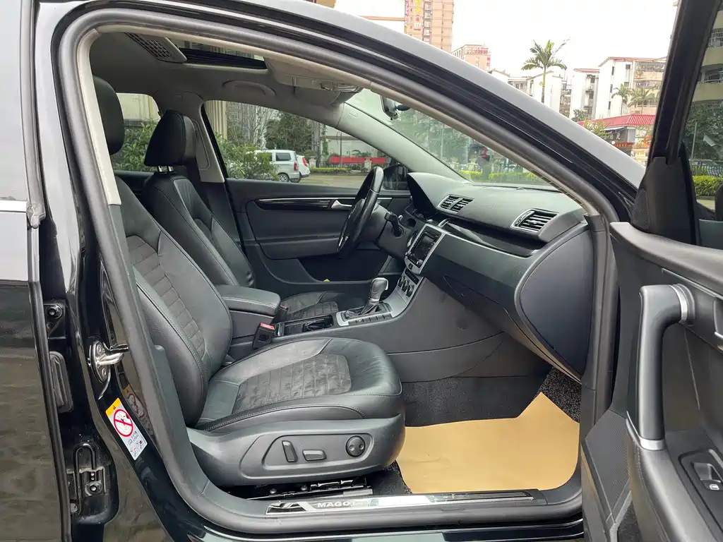 VOLKSWAGEN MAGOTAN 2015