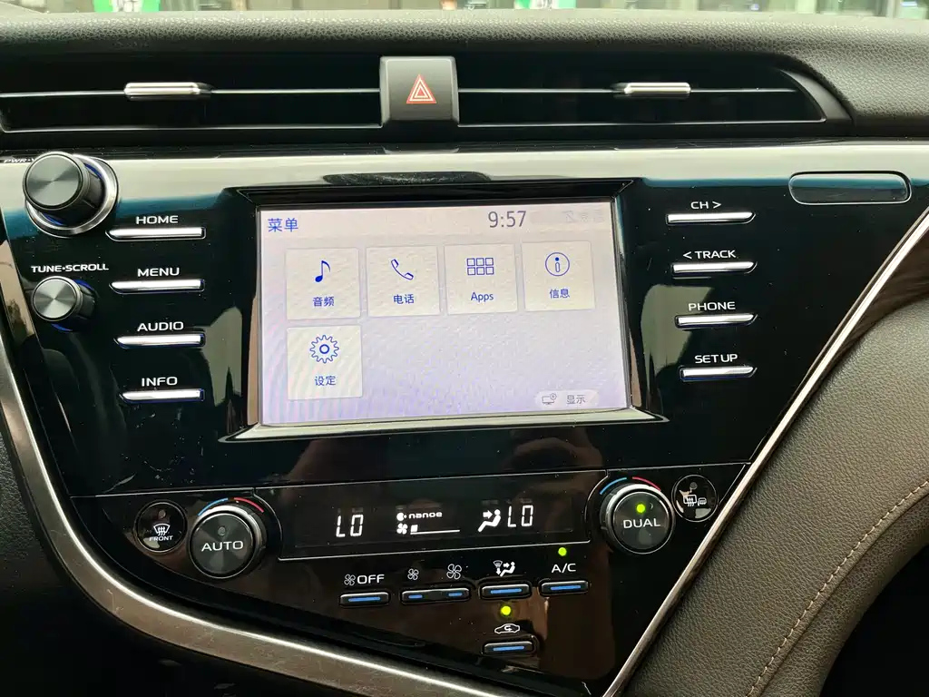 TOYOTA CAMRY 2018